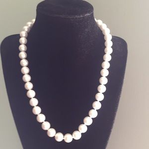 White Seashell Pearl Necklace